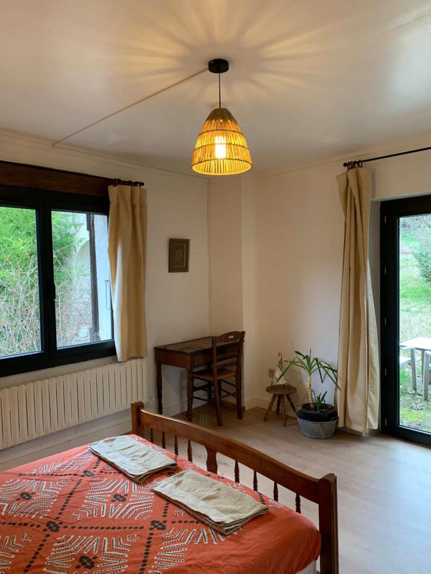Les Favouilles - Gite & Chambres D Hotes Dauphin Habitación foto